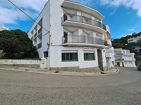 Hostal en venta en el centro del Port de la Selva