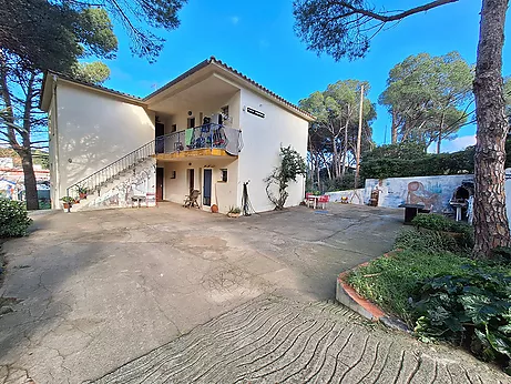 Edifici en venda al Port de la Vall